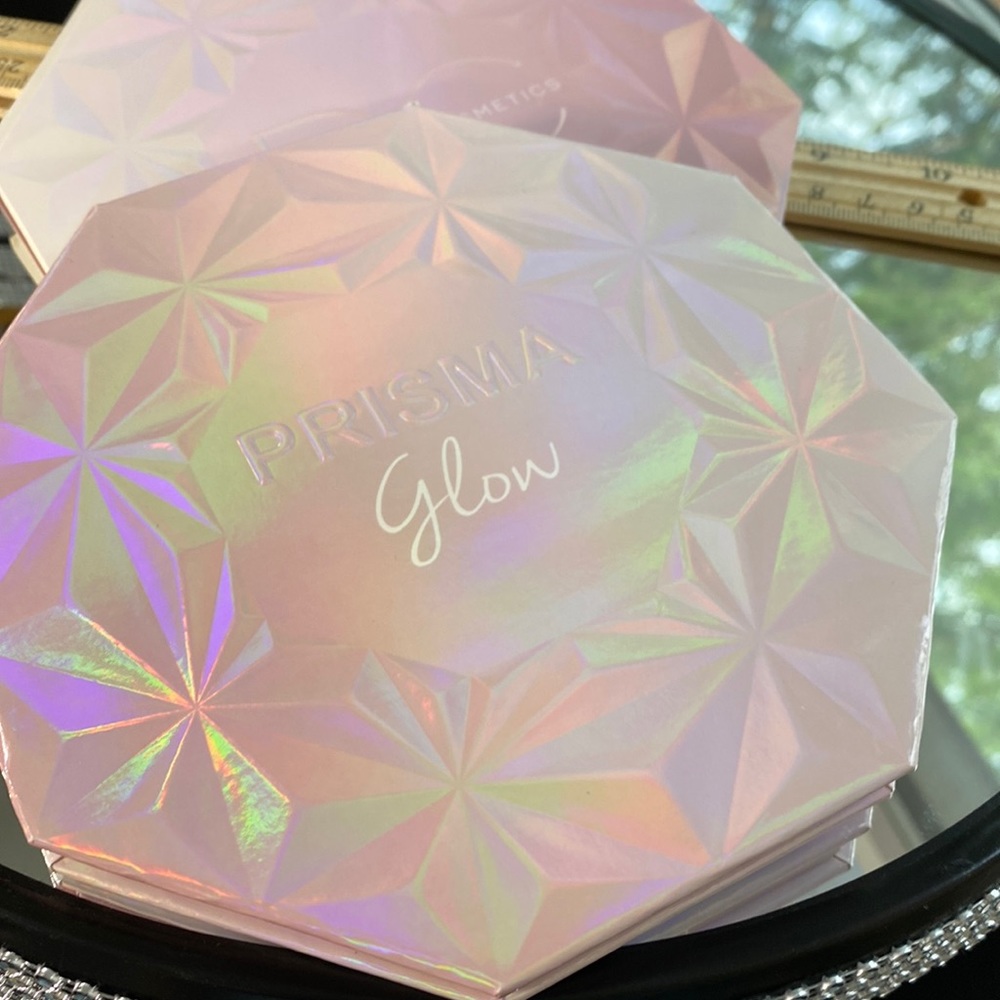 Dominique Cosmetics Prisma Glow Highlighter Pallette